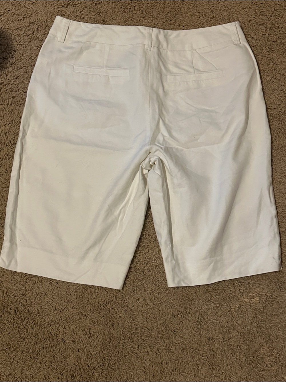 Two pairs of ladies Chico size 1.5 knee length shorts, white, and yellow - Picture 6 of 7